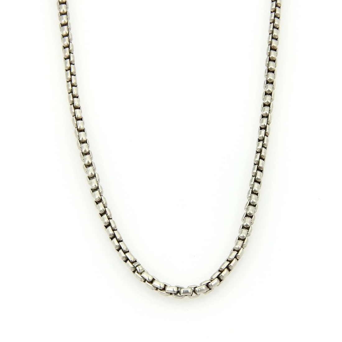 David Yurman Sterling Silver 3.5mm Box Link Chain 22.5" Long: David Yurman Sterling Silver 3.5mm Box Link Chain 22.5" Long This exquisite chain from David Yurman is crafted from high-quality sterling silver, showcasing a polished finish. The design features a st