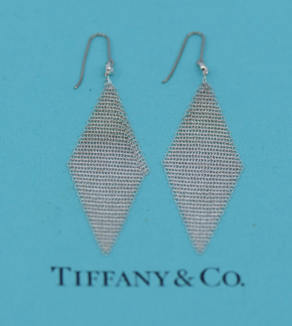 Tiffany & Co Elsa Peretti Diamond Dangle Earrings in Sterling Silver: Tiffany & Co Elsa Peretti Diamond Dangle Earrings in Sterling Silver Elevate your style with these exquisite Tiffany & Co. Elsa Peretti Small Diamond Sterling Silver Earrings. Crafted from high-qualit