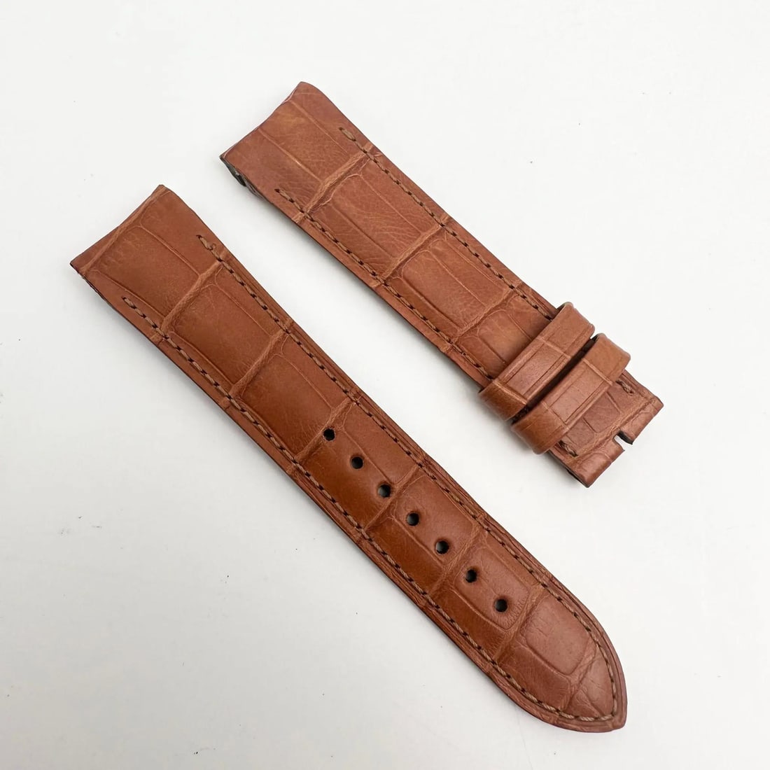 Daniel Roth Luxury Brown Alligator Leather 20mm to 18mm Watch Strap: Daniel Roth Luxury Brown Alligator Leather 20mm to 18mm Watch Strap This elegant Daniel Roth wristwatch band features a luxurious brown alligator leather design, perfect for enhancing your timepiece.