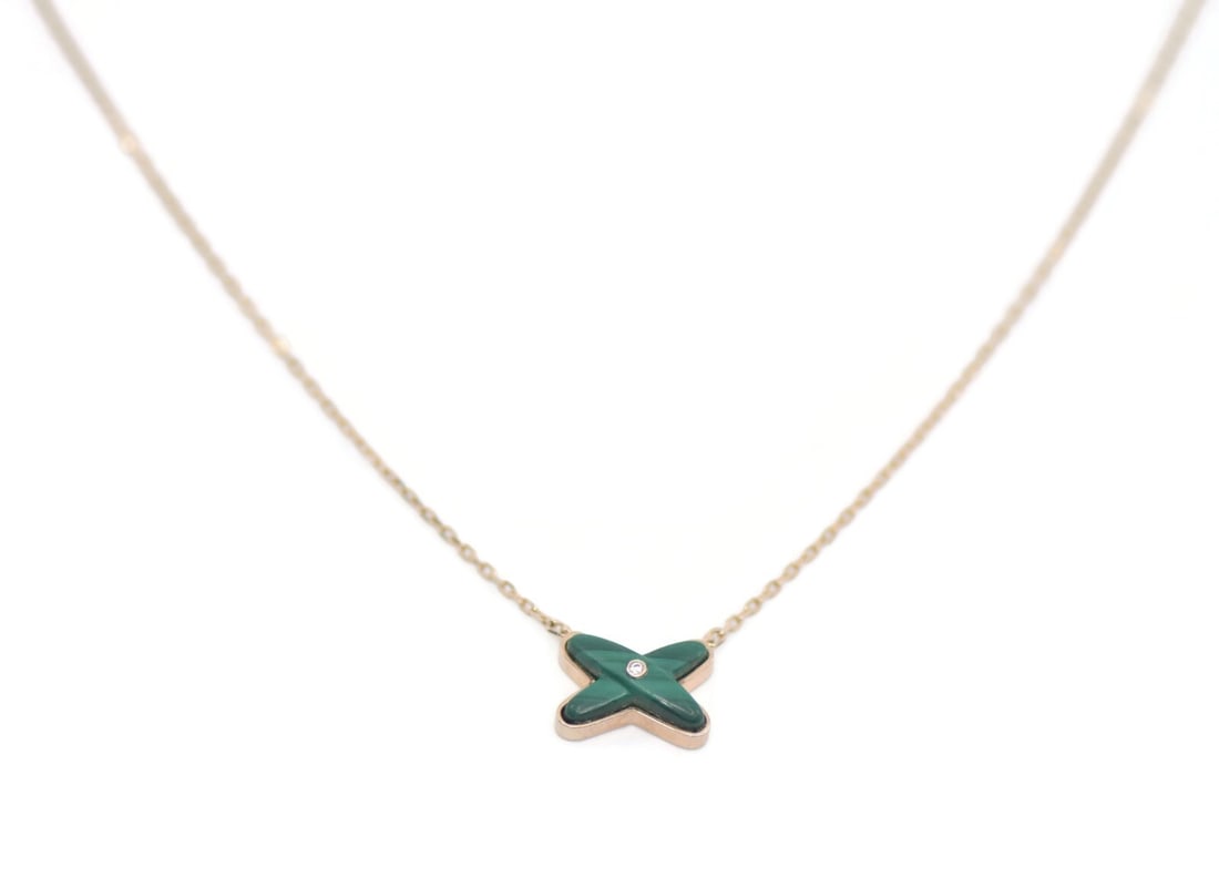 Chaumet 18K Rose Gold Malachite Diamond Pendant Necklace: Chaumet 18K Rose Gold Malachite Diamond Pendant Necklace This exquisite Chaumet pendant necklace features a stunning combination of 18K rose gold and vibrant malachite. The pendant showcases both mala