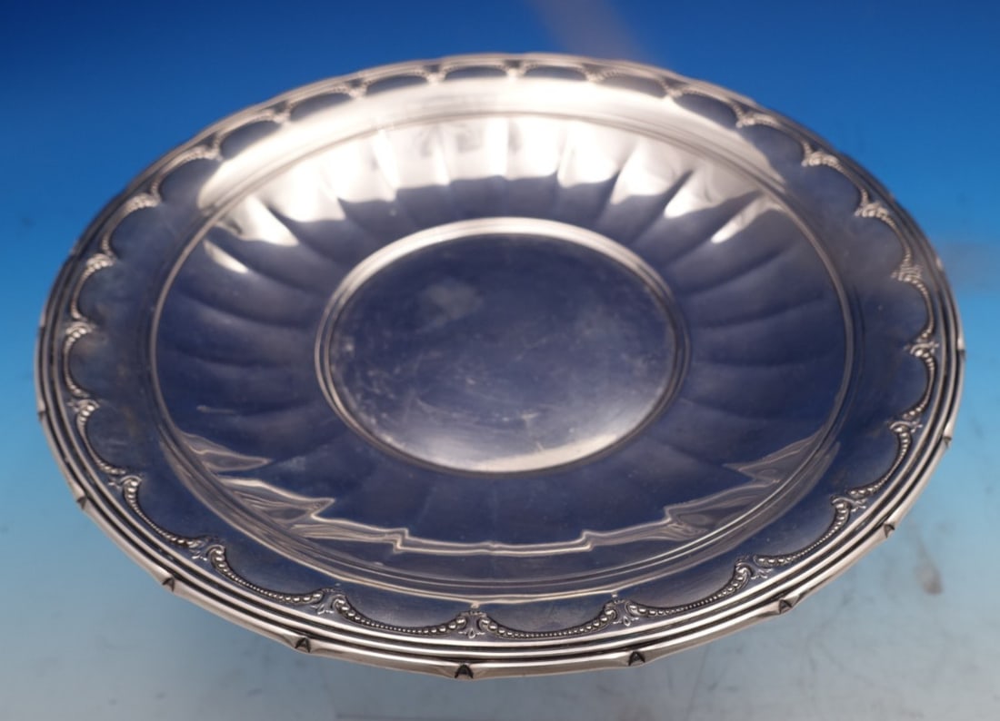 Towle Old Colonial Sterling Silver Champagne Coaster 10x10 1900-1940: Towle Old Colonial Sterling Silver Champagne Coaster 10x10 1900-1940 Introducing the Old Colonial Champagne Coaster by Towle, crafted in fine sterling silver (.925). This exquisite piece is a testamen