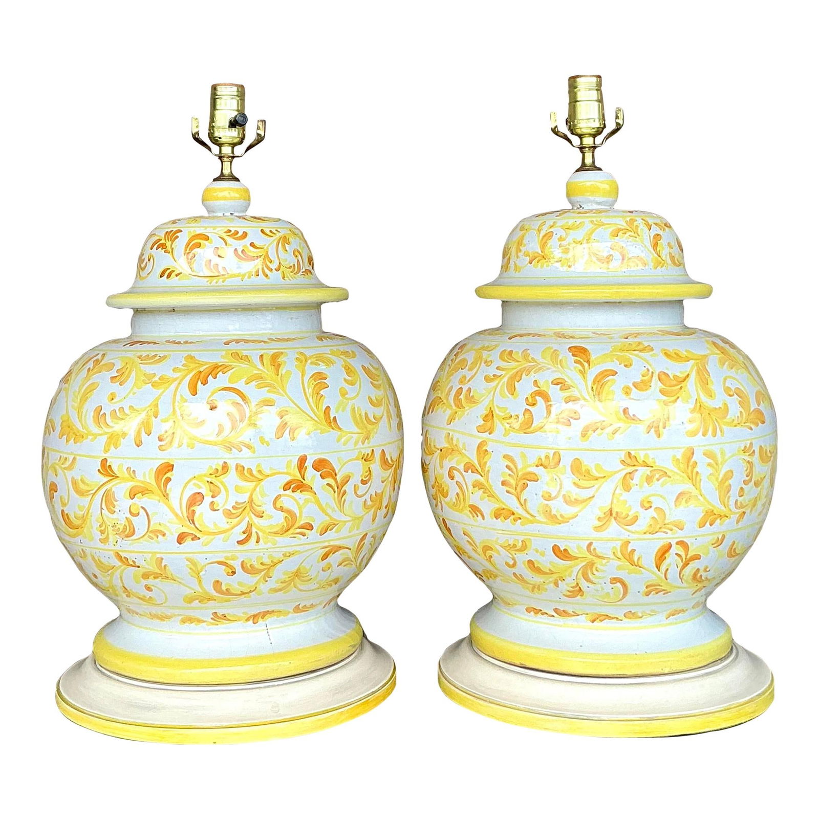 Pair of Vintage Italian Hand-Painted Ceramic Lamps: Pair of Vintage Italian Hand-Painted Ceramic Lamps This exquisite pair of vintage Italian hand-painted ceramic lamps showcases intricate designs and vibrant colors, ideal for infusing Mediterranean ch
