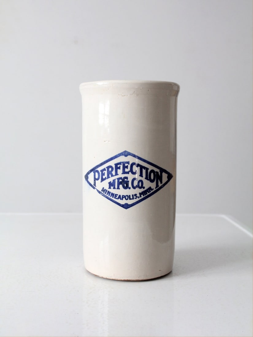 Antique Perfection Mfg Co Stoneware Crock 6.5" Diameter: Antique Perfection Mfg Co Stoneware Crock 6.5" Diameter Discover the charm of this Antique Stoneware Crock from Perfection Manufacturing Co., Minneapolis. This piece showcases a rich history, original