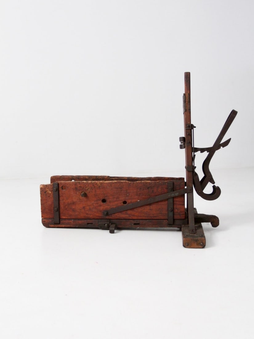 Antique Wood Bender Tool Wood Iron Frame 27 Inch Length: Antique Wood Bender Tool Wood Iron Frame 27 Inch Length Discover this exquisite antique wood bender, a primitive woodworking tool crafted with a sturdy wood and iron frame. It showcases a beautiful pa