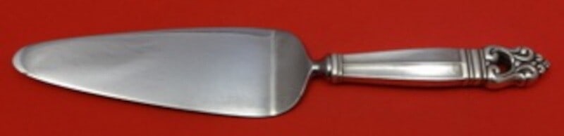 International Sterling Silver Royal Danish Pie Server 10 3/8": International Sterling Silver Royal Danish Pie Server 10 3/8" This exquisite pie server from the Royal Danish pattern by International Sterling is a fine addition to any flatware collection. Crafted f