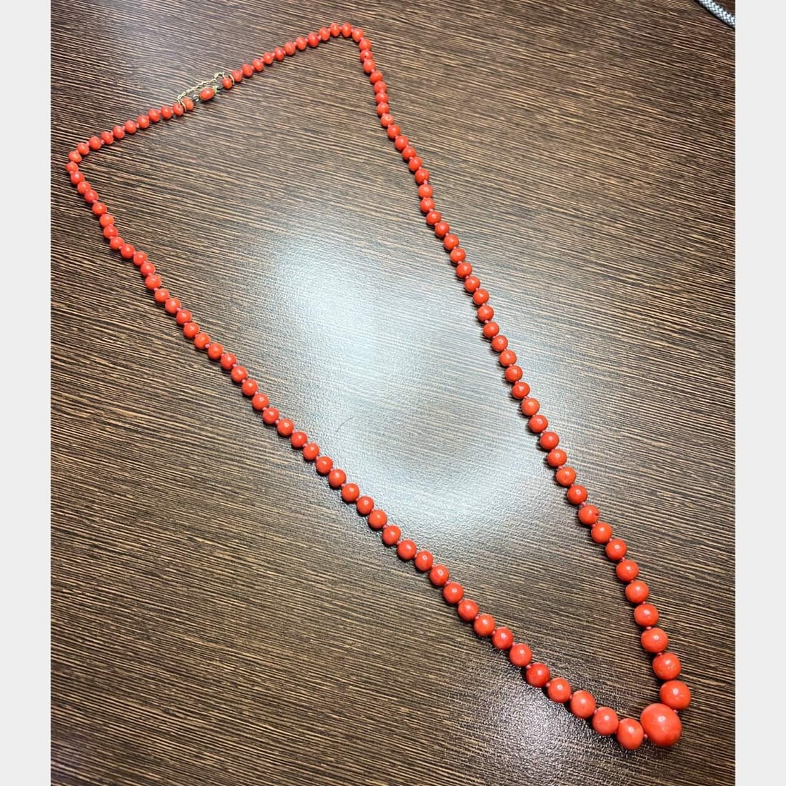 Vintage 28 inch Graduated Italian Coral Necklace 40.4g: Vintage 28 inch Graduated Italian Coral Necklace 40.4g This exquisite Antique Graduated Italian Coral Necklace showcases a stunning array of coral beads that elegantly graduate in size, measuring betw