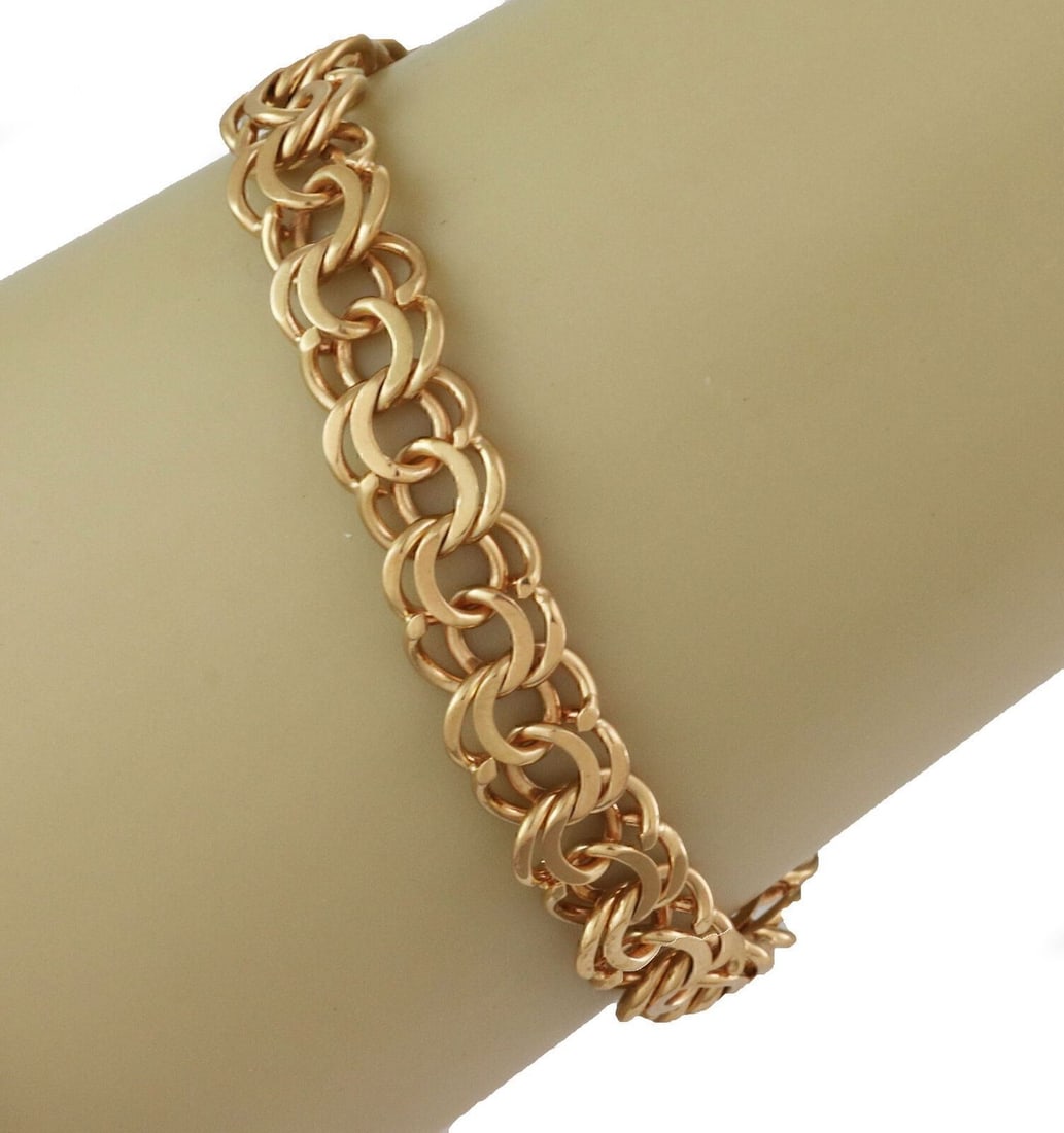 Vintage 18k Yellow Gold Triple Ring Links Charm Bracelet: Vintage 18k Yellow Gold Triple Ring Links Charm Bracelet Introducing a Vintage Triple Ring Links Charm Bracelet crafted with 18k yellow gold. This elegant piece features a chain style design that enha