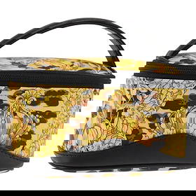 Gianni Versace Yellow Gold PVC Leather Cosmetic Pouch Auth BA5833: Gianni Versace Yellow Gold PVC Leather Cosmetic Pouch Auth BA5833 This stunning Gianni Versace Vanity Cosmetic Pouch is crafted from high-quality PVC leather, showcasing a vibrant yellow and gold exte