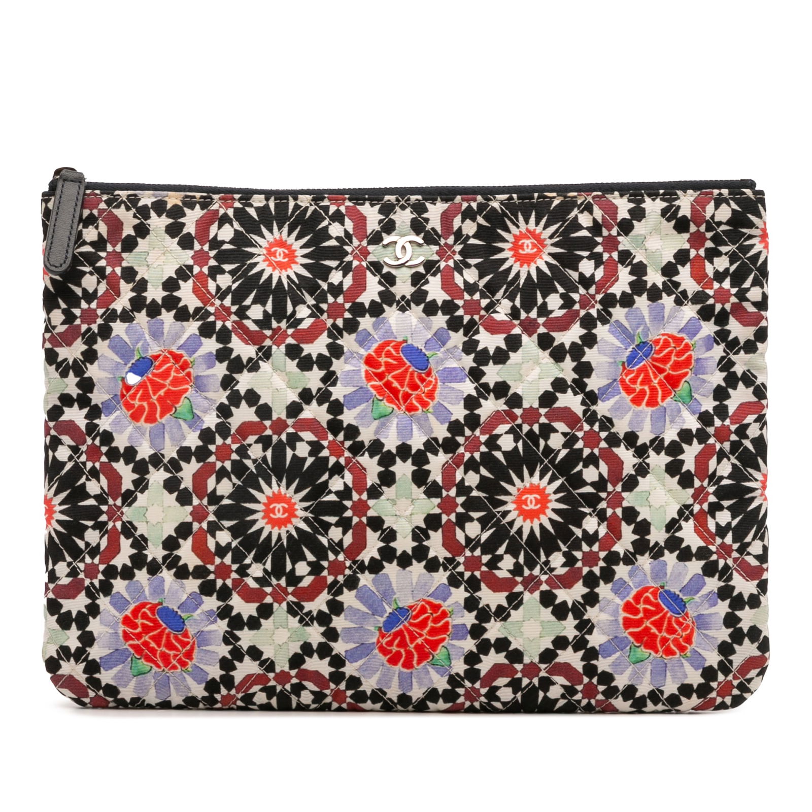 Chanel Paris Dubai Medium Canvas Cosmetic Case White Fabric: Chanel Paris Dubai Medium Canvas Cosmetic Case White Fabric This Chanel Paris Dubai Medium Printed Canvas Cosmetic Case combines elegance and practicality. Crafted from quilted printed canvas, it feat