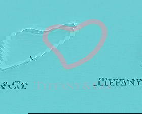 Tiffany & Co Elsa Peretti Sterling Silver Keyring 36mm Authentic: Tiffany & Co Elsa Peretti Sterling Silver Keyring 36mm Authentic This elegant keychain from Tiffany & Co. features a sleek design crafted from sterling silver, showcasing the renowned craftsmanship as