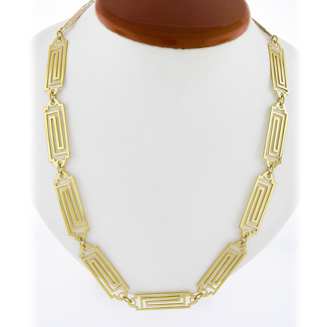 Metropolitan Museum 14k Yellow Gold 19 Inch Maze Link Necklace: Metropolitan Museum 14k Yellow Gold 19 Inch Maze Link Necklace This exquisite necklace features a stunning open maze geometric link design, crafted from solid 14k yellow gold. Measuring 19 inches in l