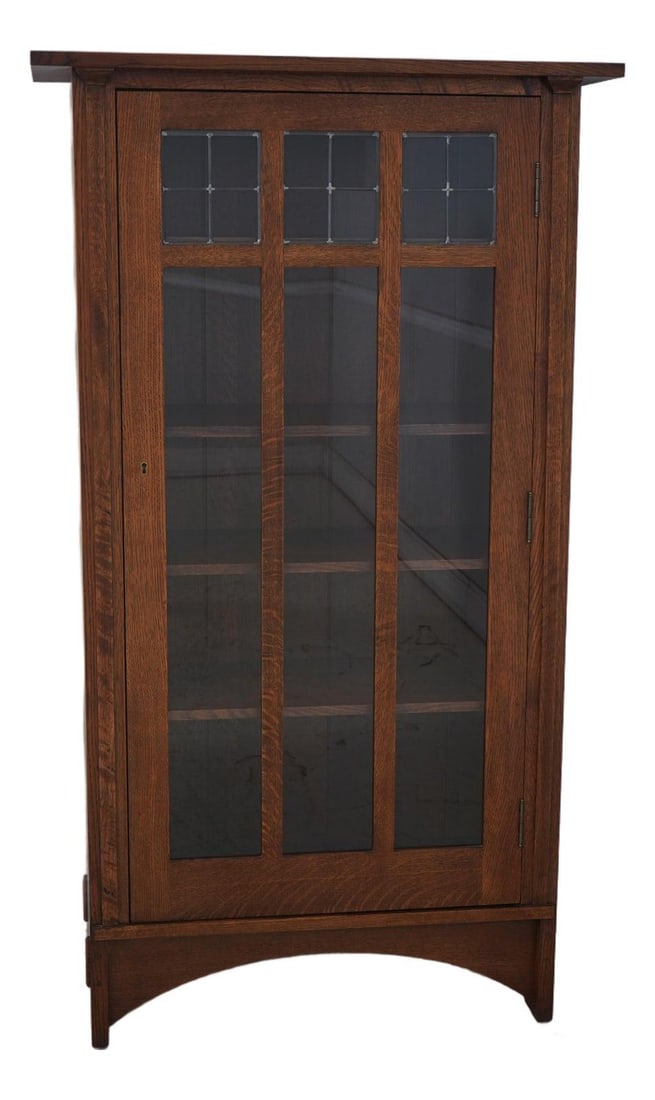 Stickley Mission Oak Bookcase with Leaded Glass Door: Stickley Mission Oak Bookcase with Leaded Glass Door This Stickley Mission Oak Leaded Glass Bookcase is a stunning piece crafted around 2007, showcasing the elegance of Arts & Crafts style. It feature