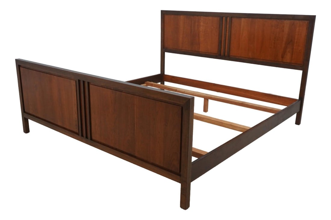 Stickley Metropolitan Collection King Bed Cherry Walnut Arts & Crafts: Stickley Metropolitan Collection King Bed Cherry Walnut Arts & Crafts Experience the perfect blend of modern design and classic craftsmanship with the Stickley King Size Metropolitan Collection Bed. C