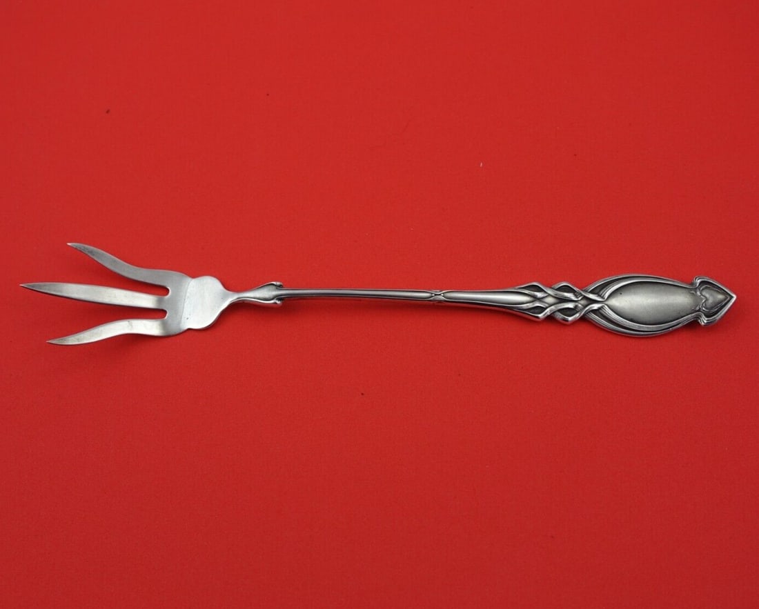 Mayer Nineteen O Nine 1909 Sterling Silver Lettuce Fork 8 1/4 Inch: Mayer Nineteen O Nine 1909 Sterling Silver Lettuce Fork 8 1/4 Inch Elevate your dining experience with this exquisite serving fork from the Nineteen O Nine 1909 pattern by Mayer. Crafted from high-qua