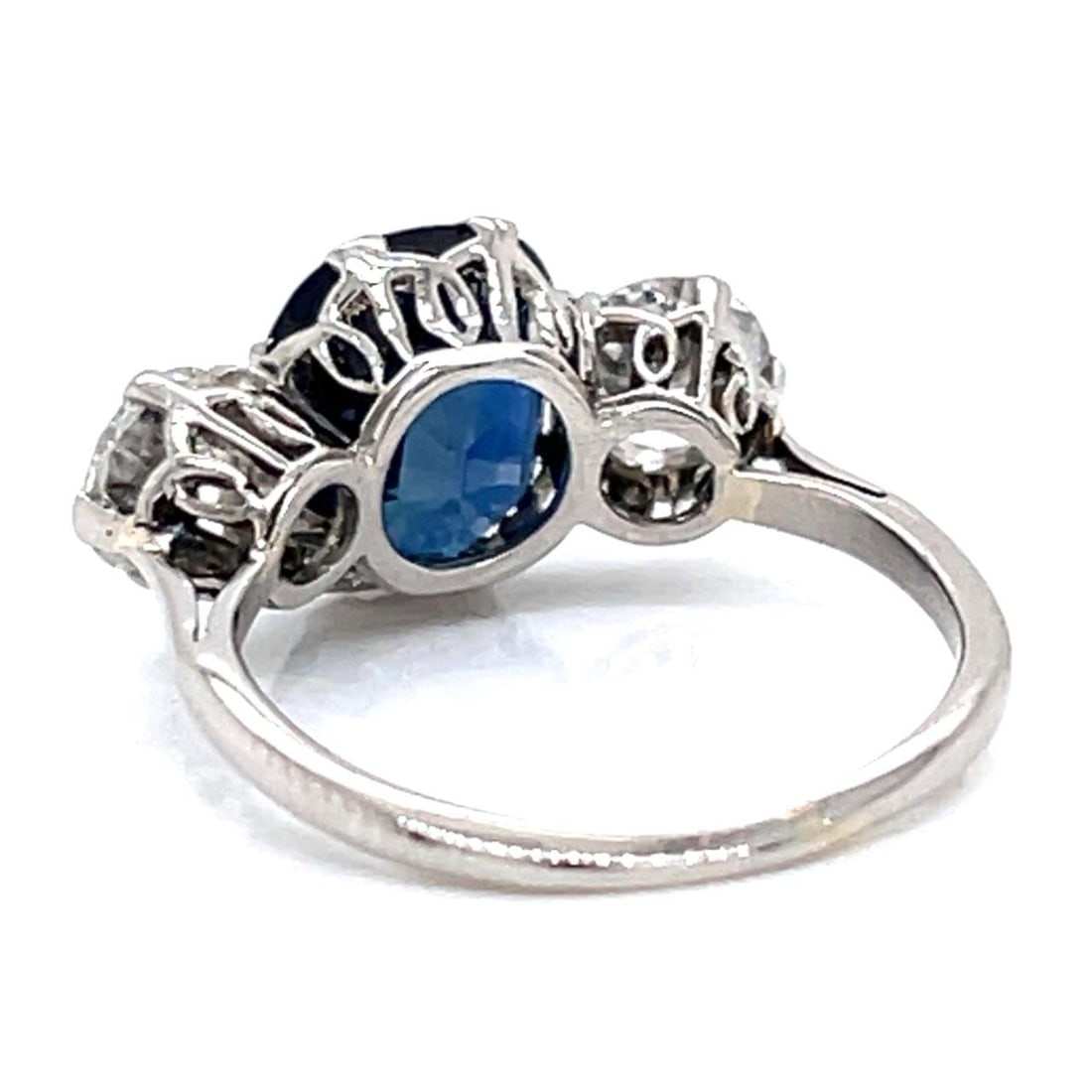Art Deco Platinum 3.50 Ct GIA Certified Sapphire Diamond Ring: Art Deco Platinum 3.50 Ct GIA Certified Sapphire Diamond Ring This stunning Art Deco ring showcases a GIA certified, no-heat sapphire weighing approximately 3.50 Ct, complemented by two exquisite Euro