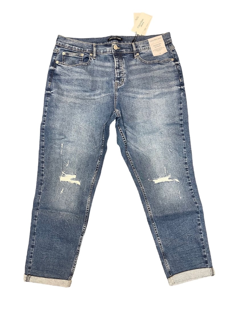 Calvin Klein Slim Boyfriend Jeans Distressed Mid Rise Women's 32: Calvin Klein Slim Boyfriend Jeans Distressed Mid Rise Women's 32 Elevate your casual wardrobe with these Calvin Klein Jeans. Designed in a distressed and torn style, these mid-rise slim boyfriend jean