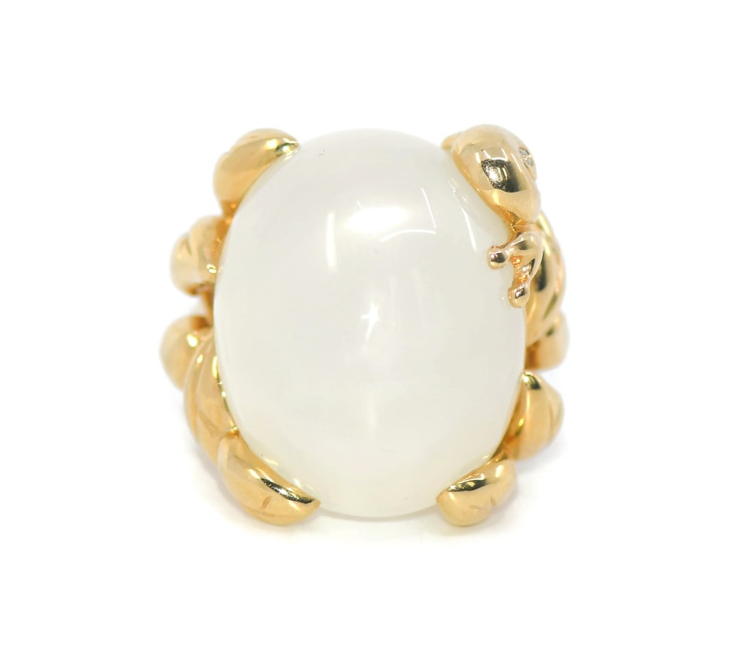 Dior 18K Yellow Gold Moonstone Ring Size 52 Authentic with Box: Dior 18K Yellow Gold Moonstone Ring Size 52 Authentic with Box This exquisite Christian Dior ring showcases a stunning moonstone set in luxurious 18K yellow gold. With a size of 52 (US size 6), this e