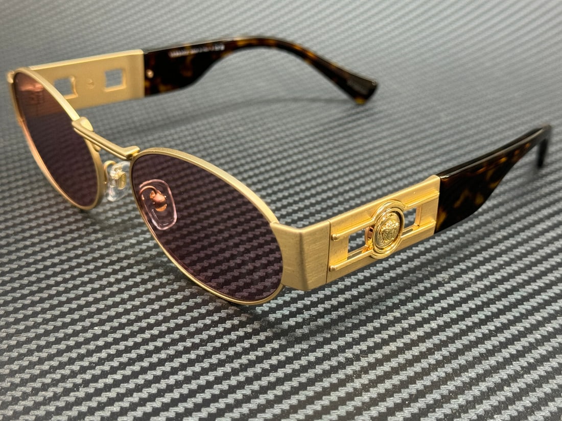 Versace VE2264 100284 Matte Gold Pink Unisex Sunglasses with Authenticity: Versace VE2264 100284 Matte Gold Pink Unisex Sunglasses with Authenticity Elevate your style with these Versace VE2264 sunglasses, featuring a sophisticated matte gold frame that exudes luxury. The le