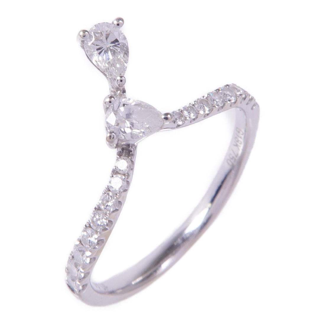 Stunning 18K White Gold Diamond Ring Size US#6: Stunning 18K White Gold Diamond Ring Size US#6 This stunning diamond ring is crafted from 18K white gold, showcasing a brilliant clear diamond at its center. Designed in a classic style, this ring is