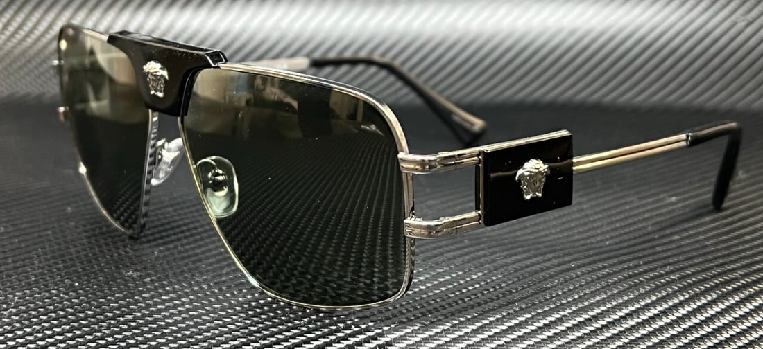Versace VE2251 Gunmetal Green Sunglasses with Authenticity Certificate: Versace VE2251 Gunmetal Green Sunglasses with Authenticity Certificate Discover the elegance of these Versace VE2251 sunglasses, designed for men. The frame features a sophisticated gunmetal color tha