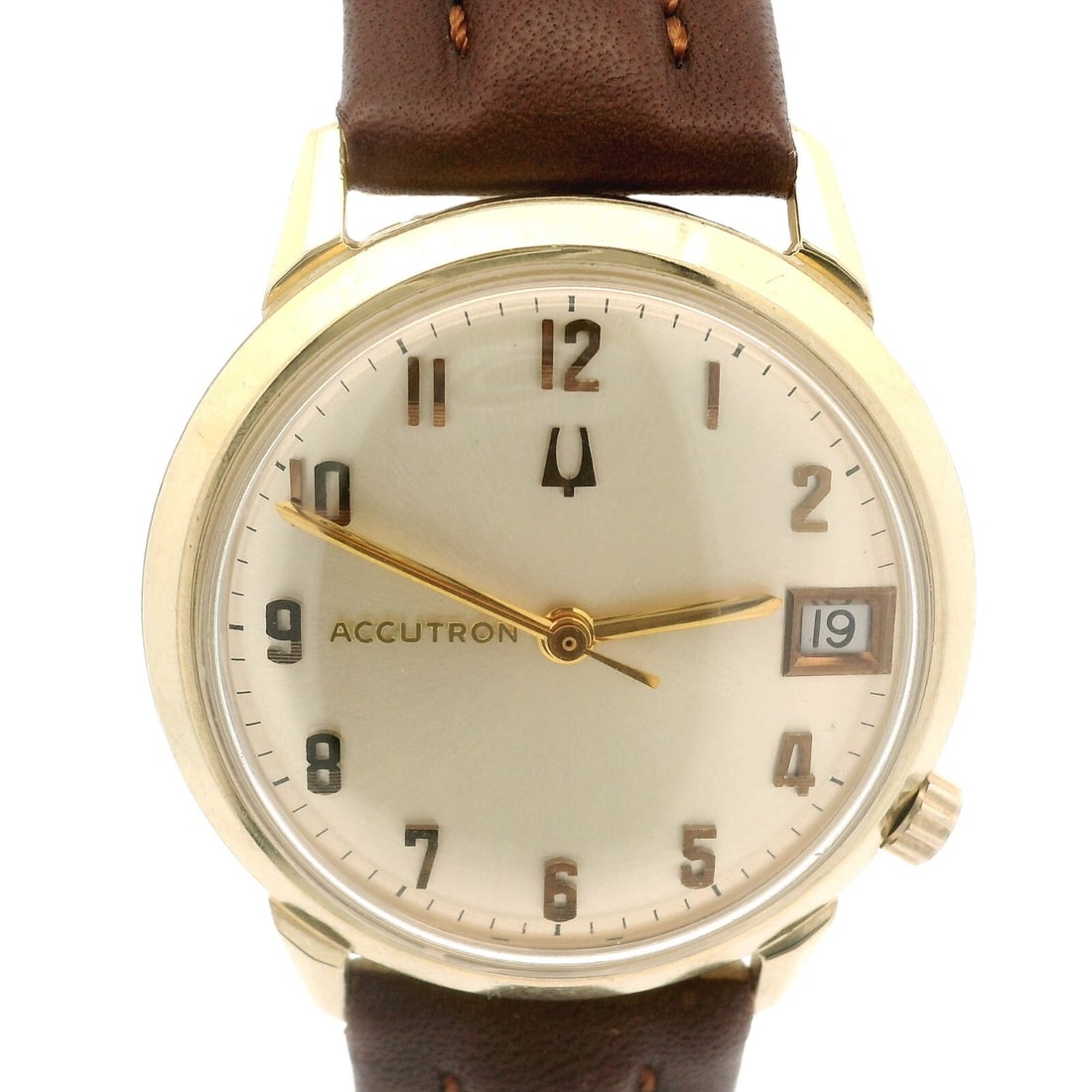 Vintage Bulova Accutron 14k Yellow Gold Quartz 34mm Wrist Watch Ref M9: Vintage Bulova Accutron 14k Yellow Gold Quartz 34mm Wrist Watch Ref M9 This vintage Bulova Accutron wristwatch features a classic design with a 34mm round case made of 14k yellow gold, showcasing a po