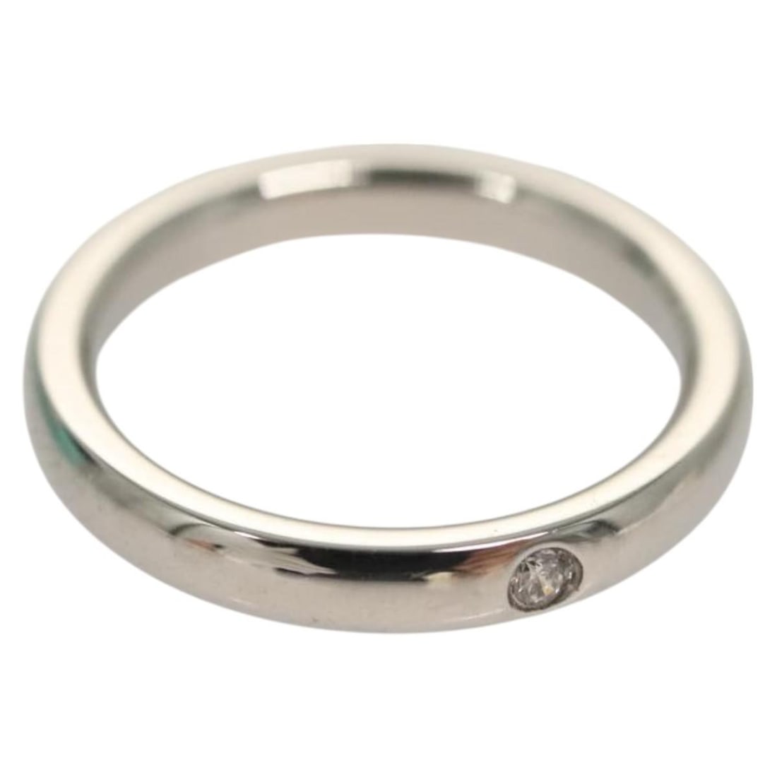 Tiffany & Co. Platinum Diamond Ring PT950 Size 7.5 Authentic: Tiffany & Co. Platinum Diamond Ring PT950 Size 7.5 Authentic This exquisite Tiffany & Co. diamond ring showcases a stunning design crafted from high-quality platinum (PT950). The ring is elegantly sty