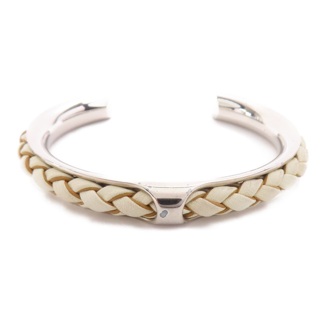 HERMES Kyoto Tresse T3 White Silver Bangle Elegant Design: HERMES Kyoto Tresse T3 White Silver Bangle Elegant Design This exquisite HERMES Kyoto Tresse T3 Bangle showcases a sophisticated design in white and silver, crafted from high-quality materials. The ba