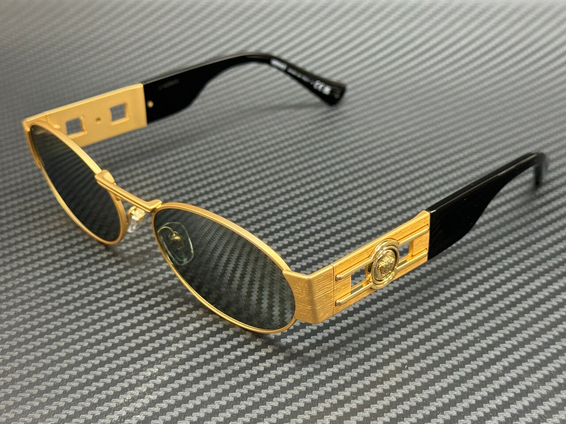 Versace VE2264 Gold Frame Silver Mirror Sunglasses with Authenticity Certificate: Versace VE2264 Gold Frame Silver Mirror Sunglasses with Authenticity Certificate Elevate your style with these Versace VE2264 sunglasses, featuring a luxurious gold frame complemented by striking silv