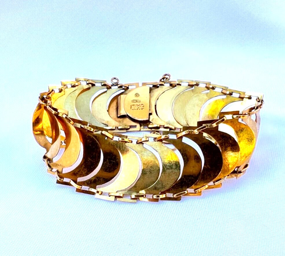 Exquisite 1900 Chinese 21K Yellow Gold Wrap Bracelet with Safety Chain (1 of 7)