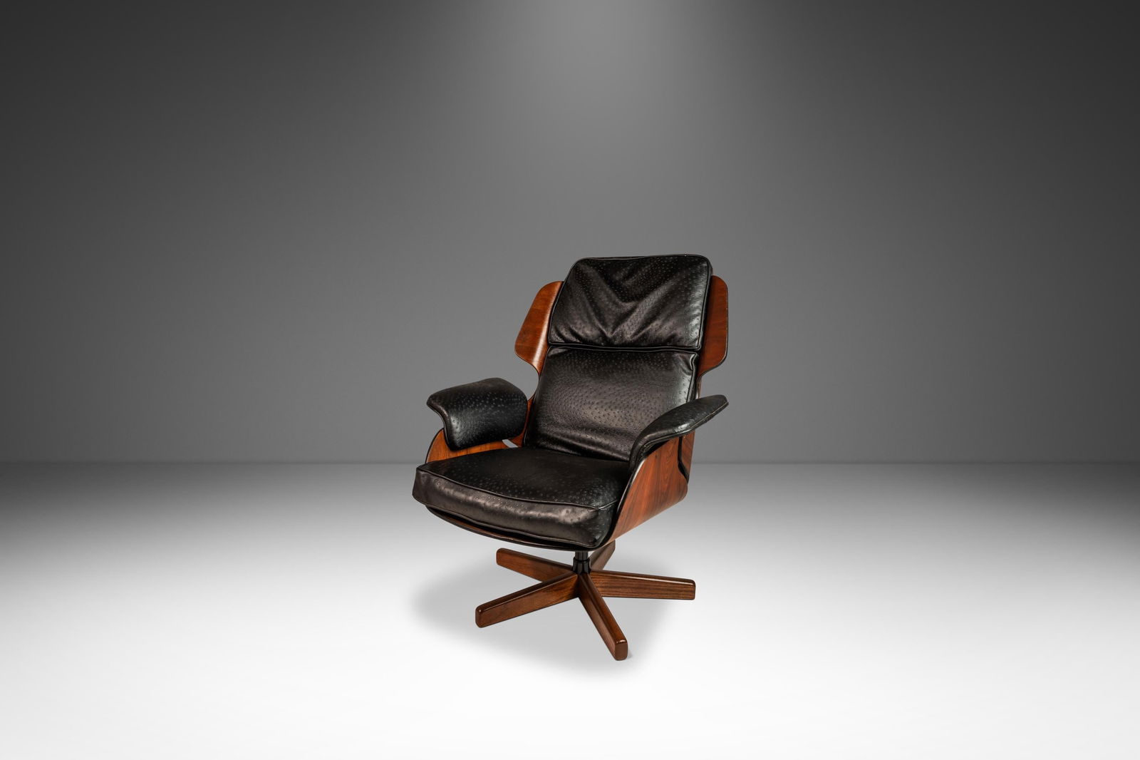 Kipp Stewart Mid-Century Modern Bentwood Lounge Chair Walnut Leather 1960s: Kipp Stewart Mid-Century Modern Bentwood Lounge Chair Walnut Leather 1960s Explore the elegance of this Mid-Century Modern Plycraft Style Bentwood Lounge Chair, designed by Kipp Stewart for Drexel Dec