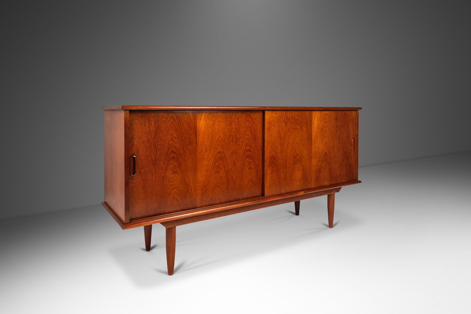 Danish Mid-Century Modern Teak Credenza by Arne Vodder for Sibast 1960s: Danish Mid-Century Modern Teak Credenza by Arne Vodder for Sibast 1960s Enhance your living space with this exquisite Danish Mid-Century Modern Heirloom Credenza, attributed to the renowned designer A