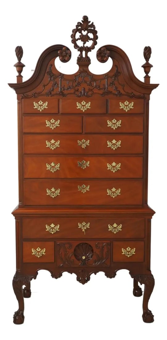 Kindel Winterthur Van Pelt Mahogany Highboy 18th Century Chippendale Style: Kindel Winterthur Van Pelt Mahogany Highboy 18th Century Chippendale Style This impressive Kindel Winterthur Van Pelt Highboy showcases exquisite craftsmanship and timeless design, embodying the elega