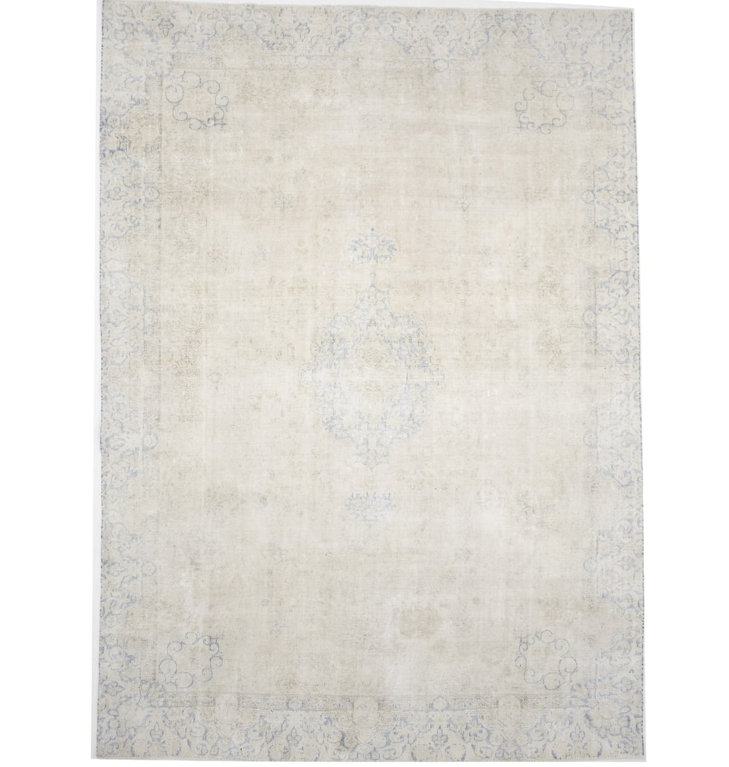 Vintage Hand-Knotted Oriental Rug Floral Medallion 8'9 X 12'1 Wool: Vintage Hand-Knotted Oriental Rug Floral Medallion 8'9 X 12'1 Wool Enhance your space with this exquisite Vintage Oriental Rug, featuring a classic distressed medallion floral design. Measuring 8'9" x