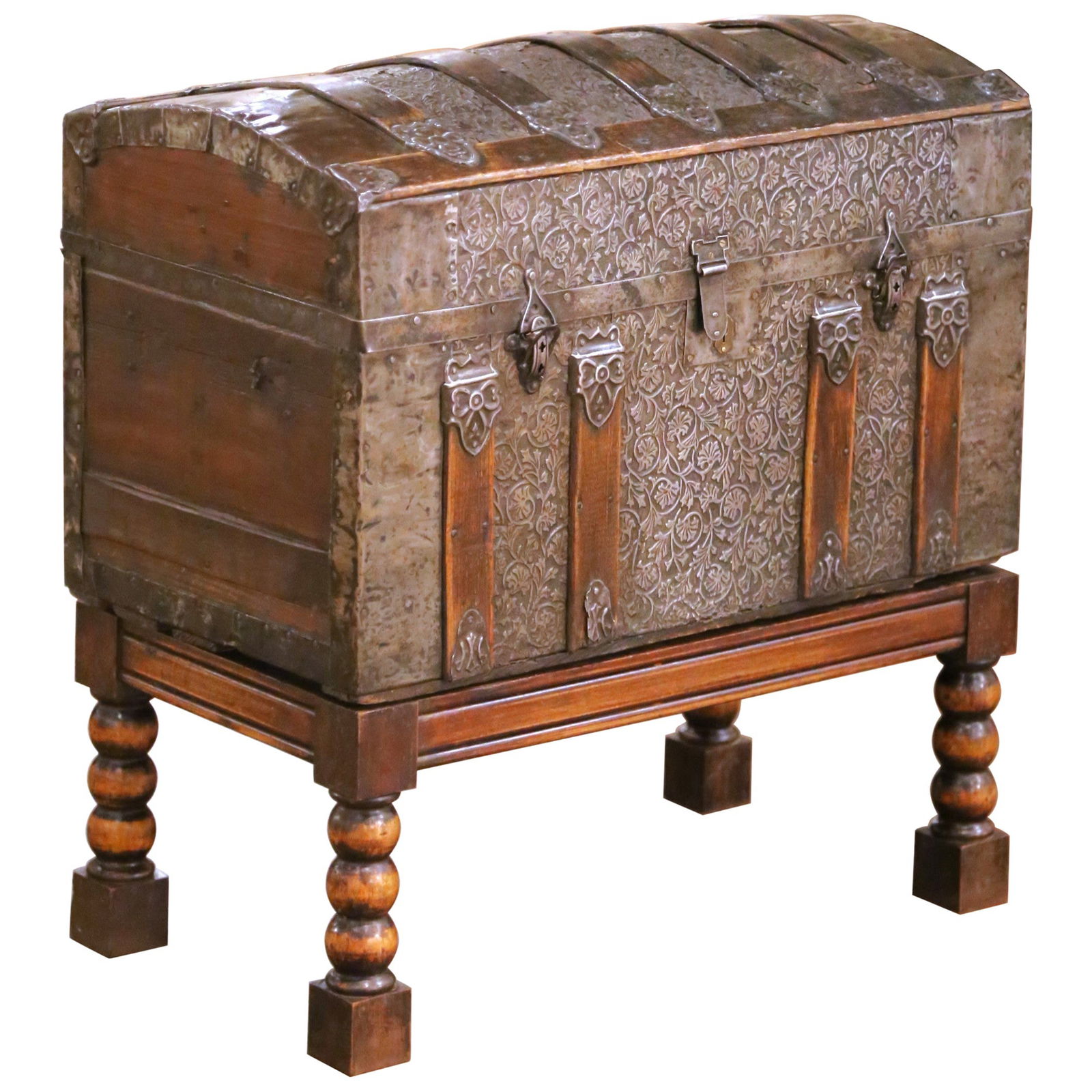 18th Century Spanish Baroque Iron-Clad Trunk with Bombe Lid (1 of 13)