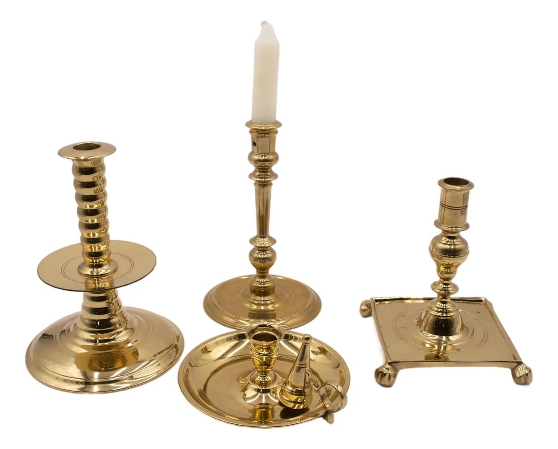 Virginia Metalcrafters Set of 4 Brass Colonial Candlesticks Made in USA: Virginia Metalcrafters Set of 4 Brass Colonial Candlesticks Made in USA Enhance your home decor with this exquisite set of 4 brass candlesticks inspired by Colonial Williamsburg. The set includes a va