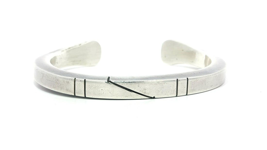 Navajo Sterling Silver Open Cuff Bangle Bracelet 6.5 Inch: Navajo Sterling Silver Open Cuff Bangle Bracelet 6.5 Inch This stunning open cuff bangle bracelet showcases a simple linear design, perfect for both casual and formal occasions. Crafted from high-qual