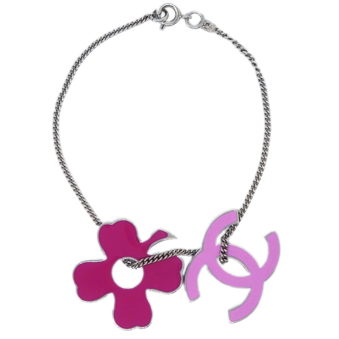 Chanel Silver CC Clover Chain Bracelet 04P Stylish Accessory: Chanel Silver CC Clover Chain Bracelet 04P Stylish Accessory Elevate your accessory collection with this exquisite Chanel Silver CC Clover Chain Bracelet. This stylish bracelet features a sleek silver