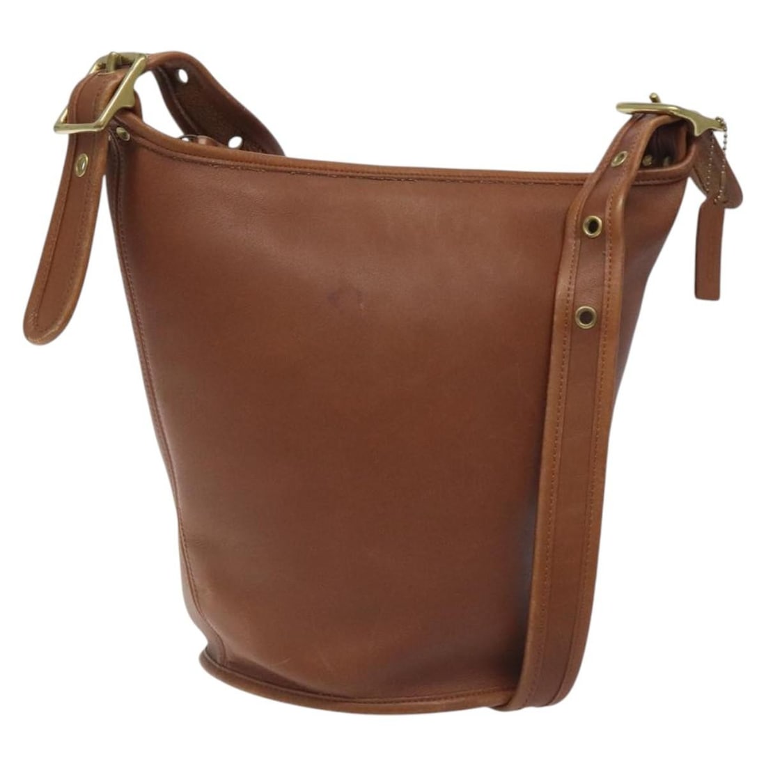 Coach Brown Leather Shoulder Bag AM8136 Authentic: Coach Brown Leather Shoulder Bag AM8136 Authentic This authentic Coach shoulder bag is crafted from high-quality leather in a rich brown color. With approximate dimensions of 6.7 inches in length, 9.8