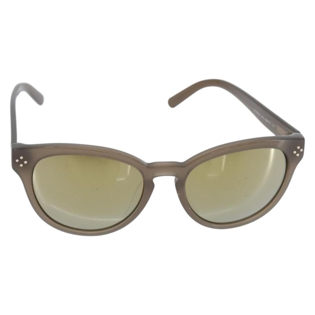 Chloe Brown Plastic Sunglasses Made in Italy with Case: Chloe Brown Plastic Sunglasses Made in Italy with Case Stylish and sophisticated Chloe sunglasses crafted from high-quality plastic in a rich brown hue. These sunglasses are a perfect accessory for an