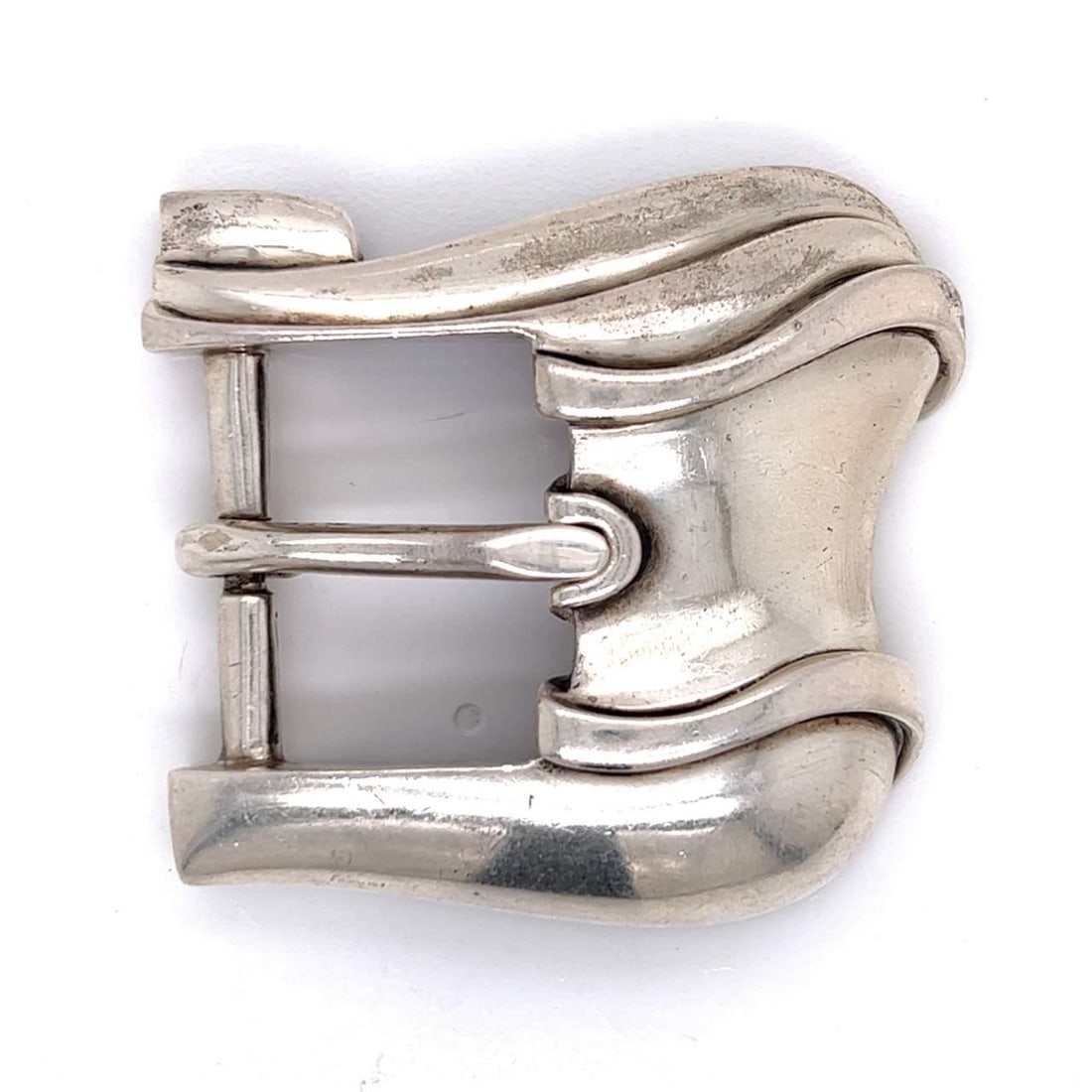 Kieselstein-cord Sterling Silver Elegant Belt Buckle 2.25 Inches: Kieselstein-cord Sterling Silver Elegant Belt Buckle 2.25 Inches This exquisite Kieselstein-cord belt buckle is crafted from sterling silver, showcasing a sophisticated design that adds a touch of ele