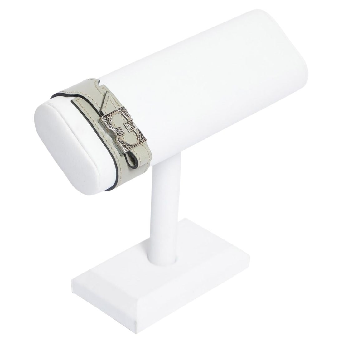 Hermes Touareg Sterling Silver Pearl Grey Leather Bracelet: Hermes Touareg Sterling Silver Pearl Grey Leather Bracelet Introducing the Hermes Touareg Pearl Grey Bracelet, a stunning piece of craftsmanship. This exquisite bracelet features a combination of pear