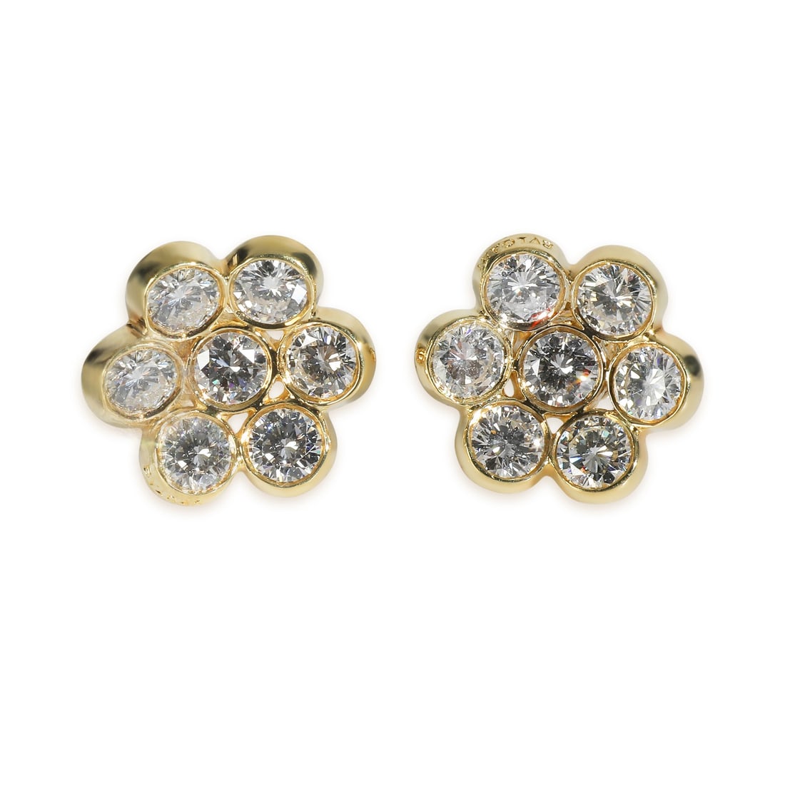 BVLGARI Vintage Flower Cluster Earrings 18k Yellow Gold 14 Diamonds 3.00ct: BVLGARI Vintage Flower Cluster Earrings 18k Yellow Gold 14 Diamonds 3.00ct These exquisite BVLGARI vintage flower cluster earrings are crafted from luxurious 18k yellow gold and feature a stunning arr