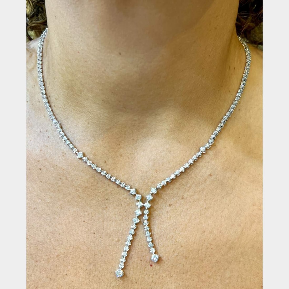14K White Gold 6.45 Ct Diamond Necklace 157 Diamonds F-G VS1-VS2: 14K White Gold 6.45 Ct Diamond Necklace 157 Diamonds F-G VS1-VS2 This exquisite necklace features 14K white gold and is adorned with a stunning total of 157 diamonds, weighing approximately 6.45 carat