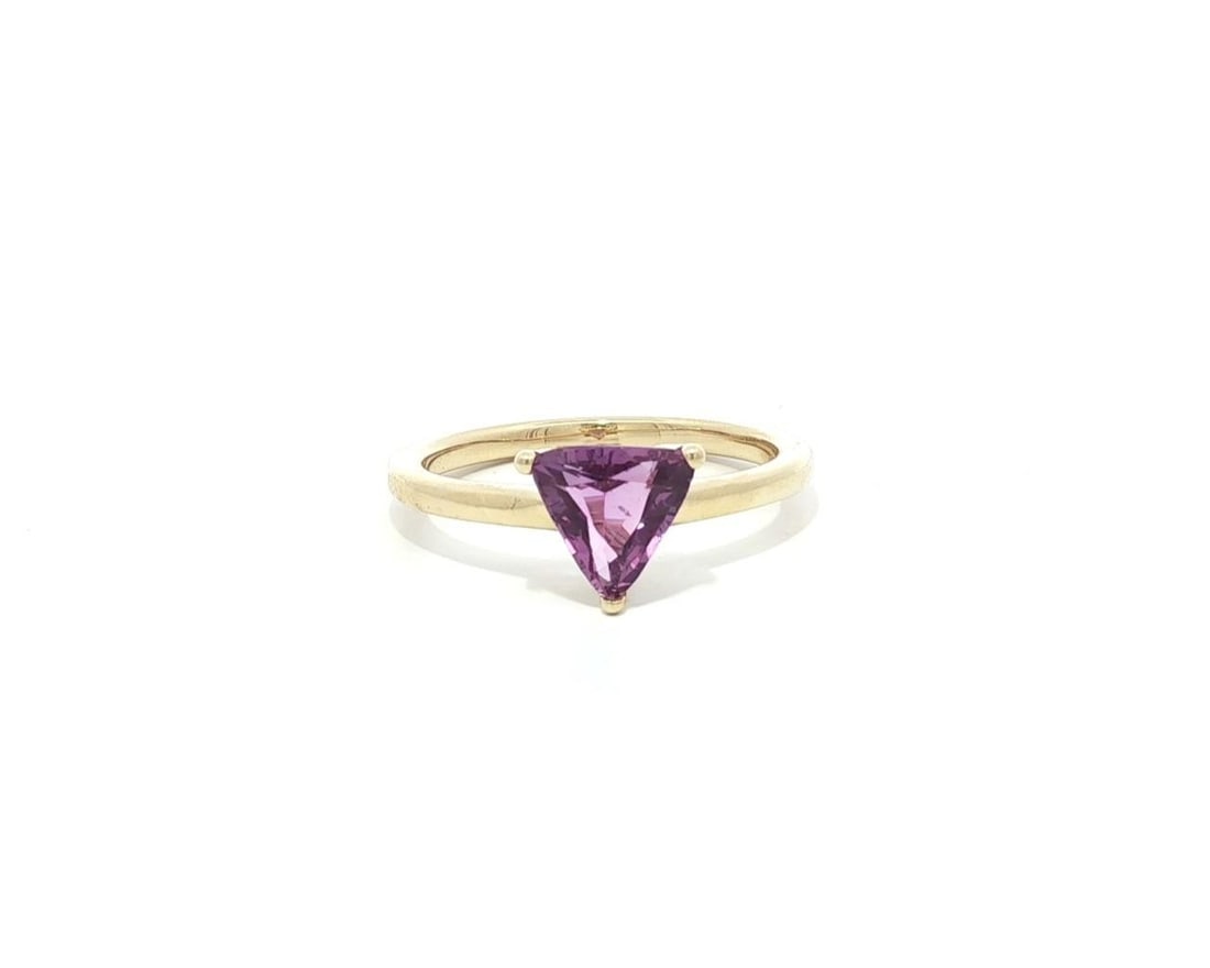 Custom 14k Yellow Gold 1.35ct Trillion Pinkish Purple Spinel Ring: Custom 14k Yellow Gold 1.35ct Trillion Pinkish Purple Spinel Ring Introducing a stunning 14k Yellow Gold solitaire ring featuring a 1.35ct trillion cut natural spinel. This exquisite piece showcases a