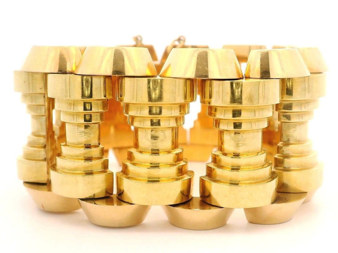 Vintage Retro Solid 18k Gold Wide Pyramid Bracelet 8 Inch: Vintage Retro Solid 18k Gold Wide Pyramid Bracelet 8 Inch This vintage retro bracelet showcases a stunning design with wide geometric pyramid-style links crafted from solid 18k yellow and rose gold. W