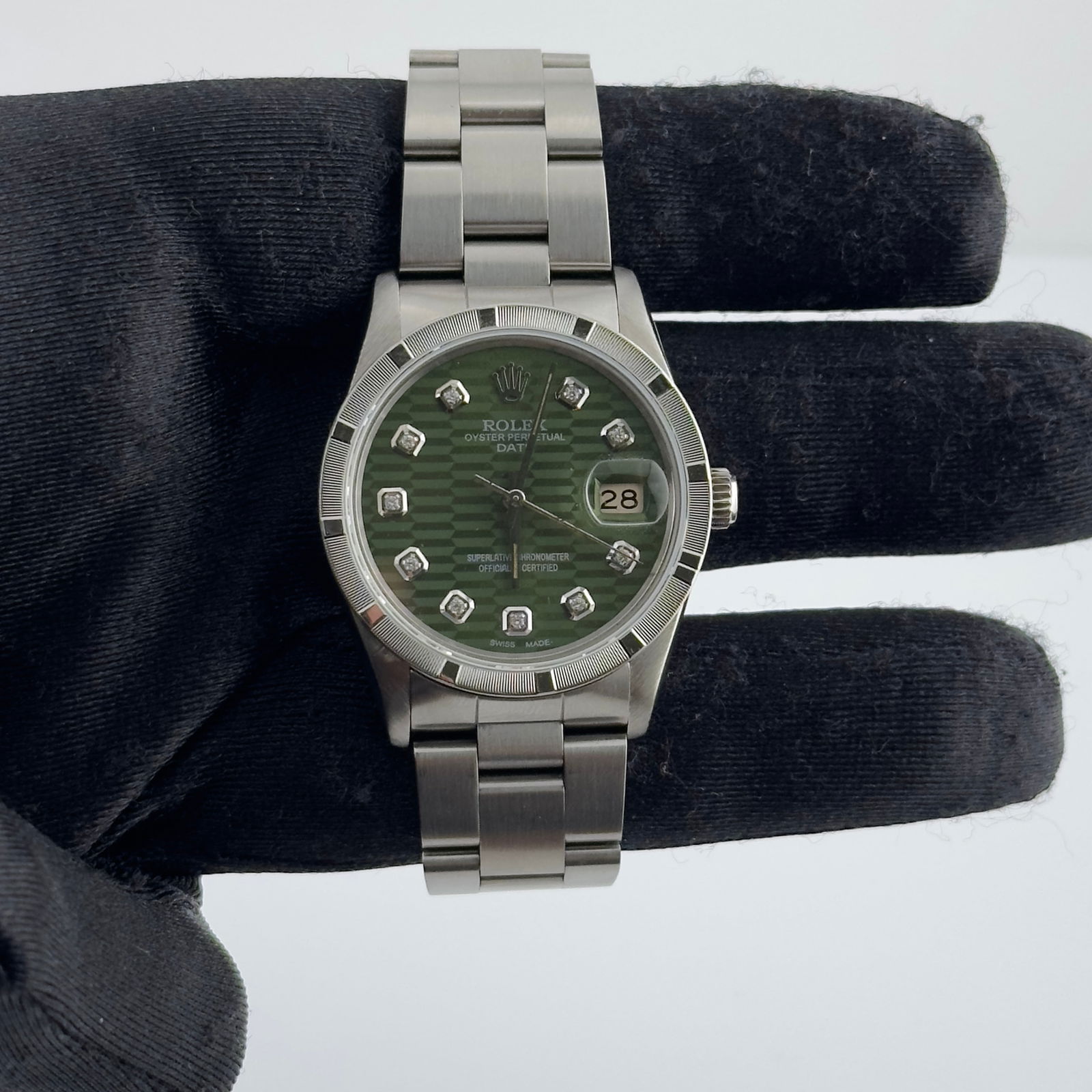 Rolex Date After Market Green Fluted Dial Oyster Ref 15000 Unisex Watch: Rolex Date After Market Green Fluted Dial Oyster Ref 15000 Unisex Watch This exquisite Rolex Date features a striking After Market Green Fluted Motif Dial, set on a classic Oyster bracelet. With a 34m