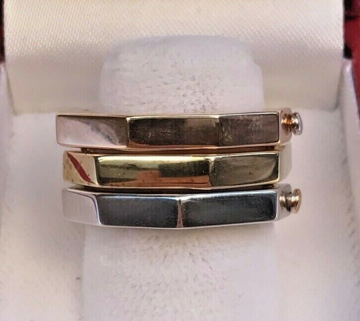 Britt 18K Gold Plated Silver Flip Ring Size 7 with Box: Britt 18K Gold Plated Silver Flip Ring Size 7 with Box This stunning 18K gold-plated flip ring features a unique two-tone design crafted from sterling silver. Sized at 7, it showcases exquisite workma