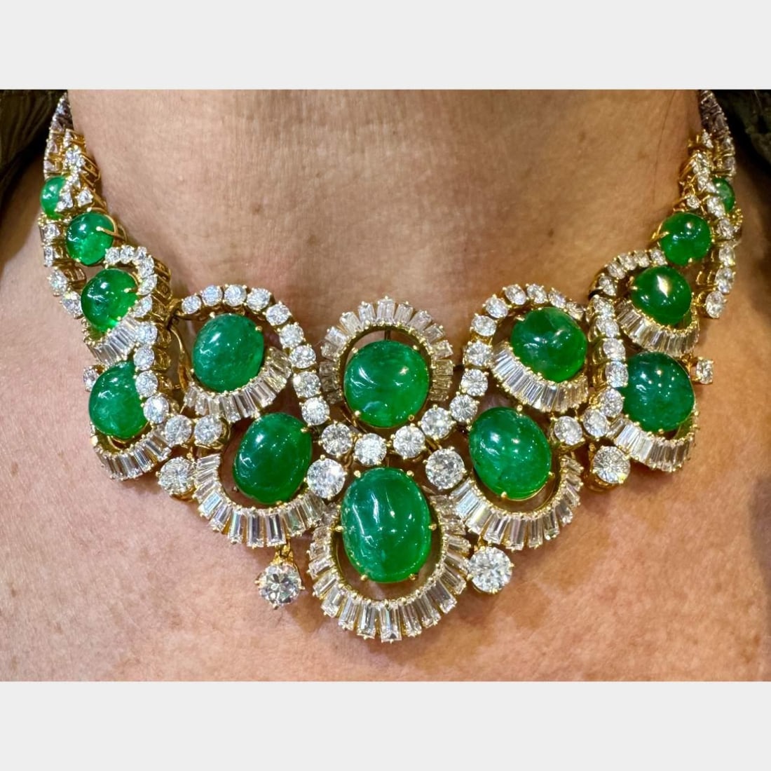 Art Deco Platinum Necklace with 14 Emeralds and 257 Diamonds: Art Deco Platinum Necklace with 14 Emeralds and 257 Diamonds This exquisite Art Deco necklace showcases a stunning combination of emeralds and diamonds, crafted in platinum. The piece features 14 vibr