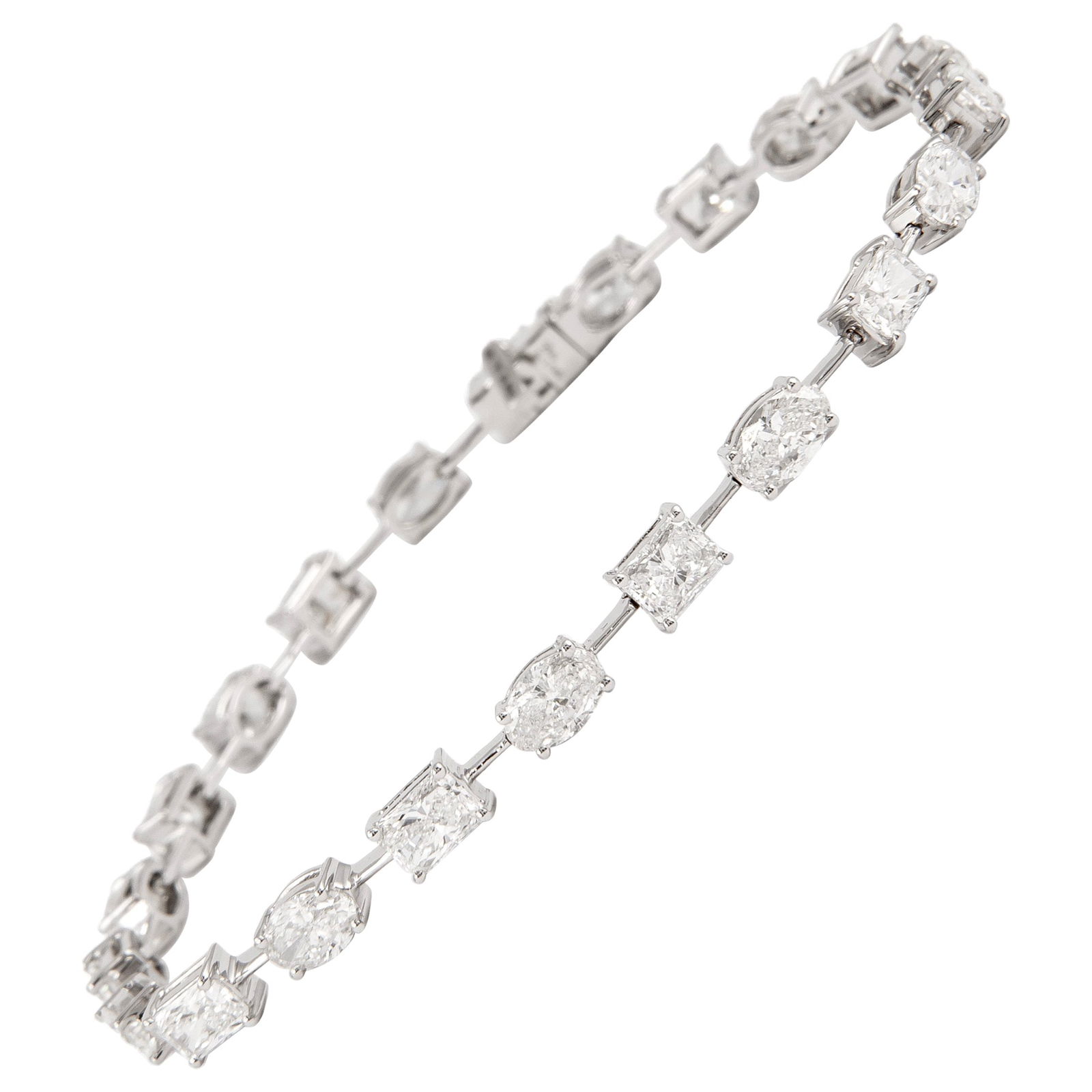 6.86 Carat Multi Diamond Bracelet in 18k White Gold: 6.86 Carat Multi Diamond Bracelet in 18k White Gold This exquisite multi-diamond bracelet features a stunning array of 22 oval and radiant cut diamonds, totaling 6.86 carats. Crafted from 18k white go