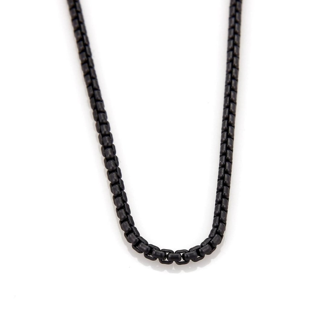 David Yurman 72 Inch Black PVD Box Link Necklace Sterling Silver Clasp: David Yurman 72 Inch Black PVD Box Link Necklace Sterling Silver Clasp Elevate your style with this authentic David Yurman extra long box link chain necklace, measuring an impressive 72 inches in leng
